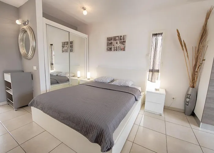 Mareverde Poolview O006 *