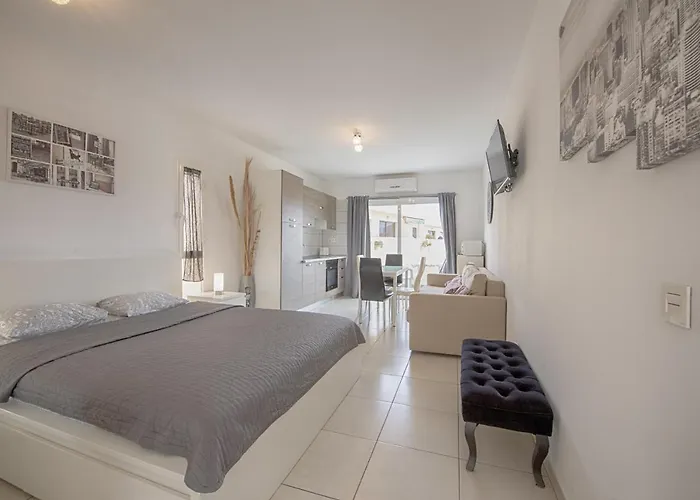 Mareverde Poolview O006 * 阿德耶